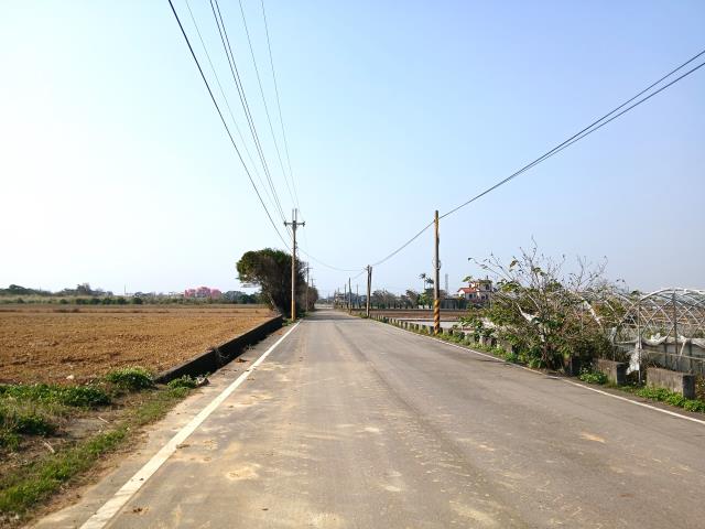 忠愛路雙面路農地