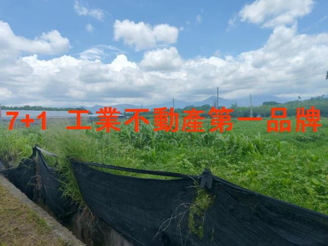 周圍有可可園區萬金教堂現場有一間資材室可蓋農舍